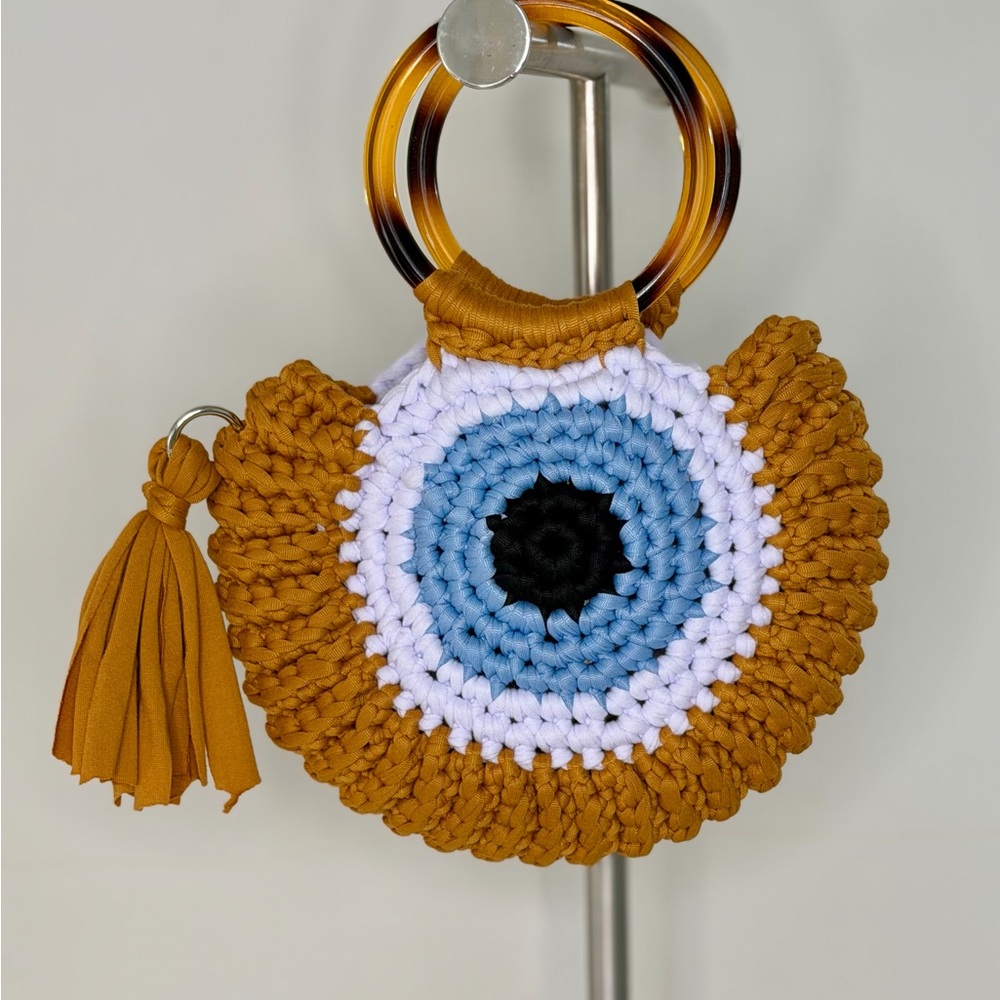 Handcrafted Crochet Bag with Tortoise Shell Handle - Picture 3 of 16